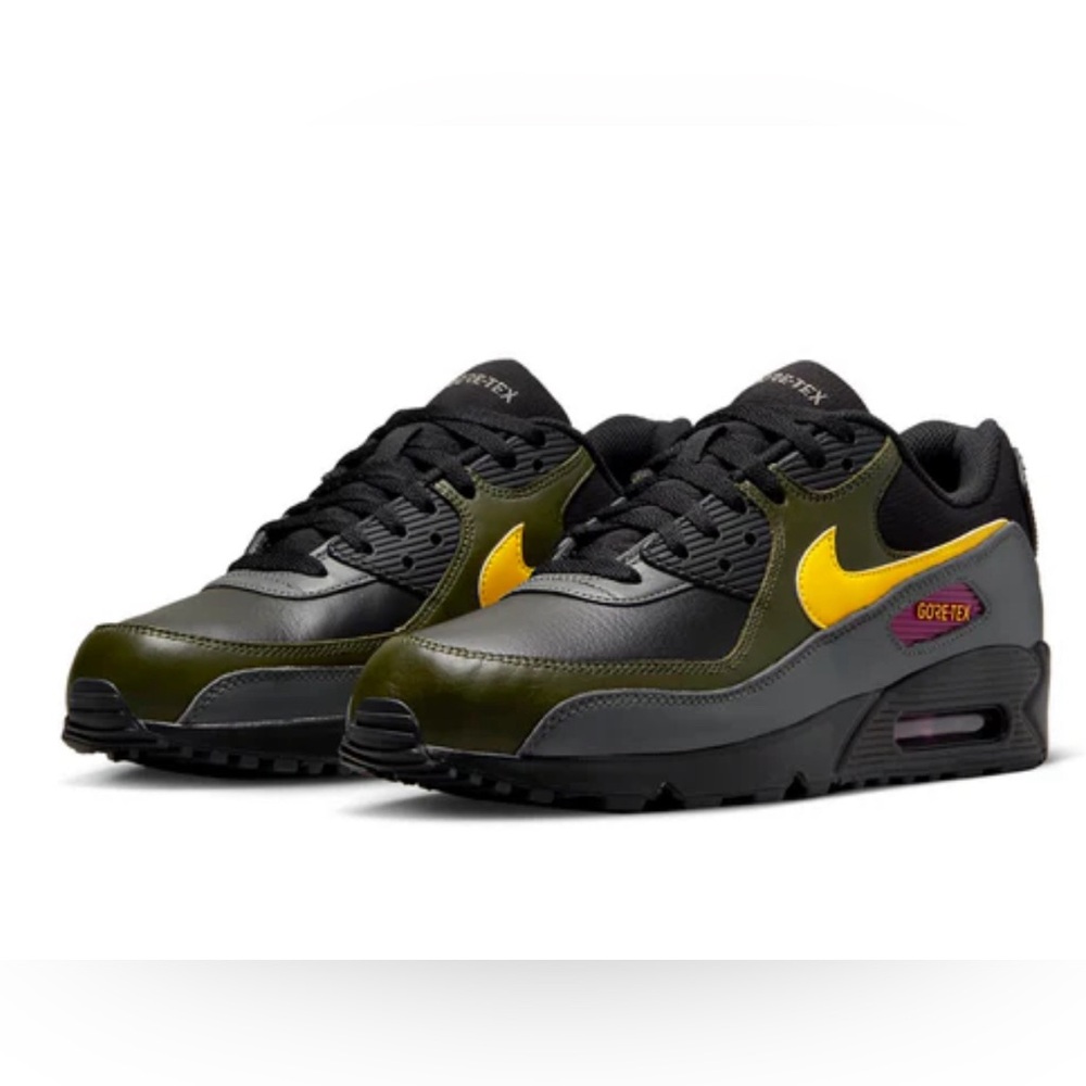 Nike Air Max 90 GORE-TEX
Men's Winterized Shoes Size 11